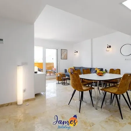 Apartment Modern 3 Bedroom Apt With Com Pool Pp30