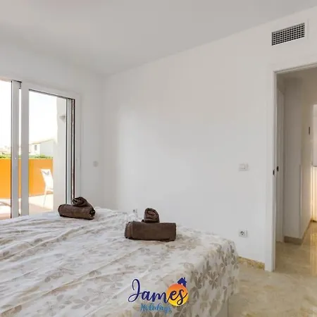 Modern 3 Bedroom Apt With Com Pool Pp30 *